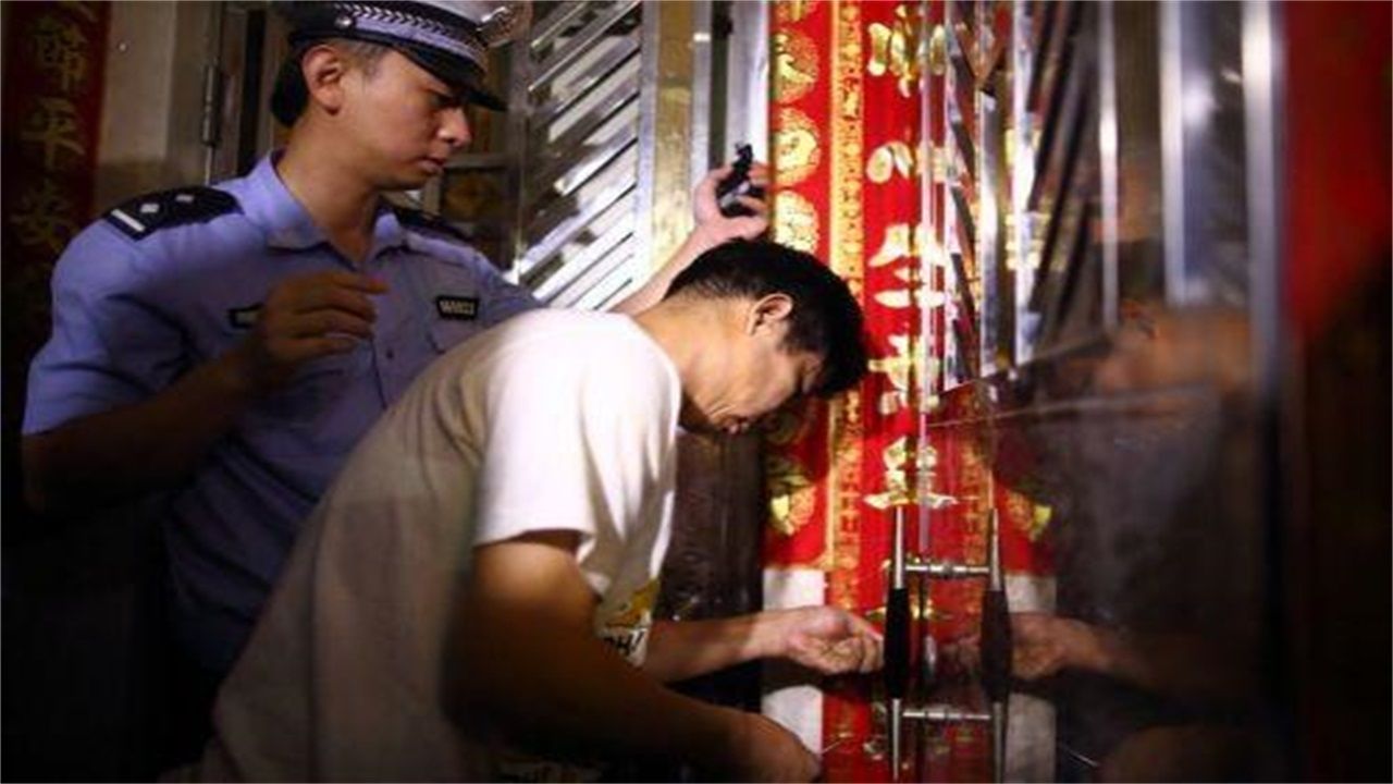 西宁请开锁师傅开了锁后，师傅